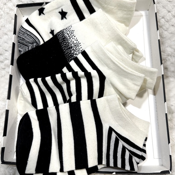 3 for $45_ Fasion short socks, 4 pairs in a box, Brand New in a gift box - Picture 6 of 8